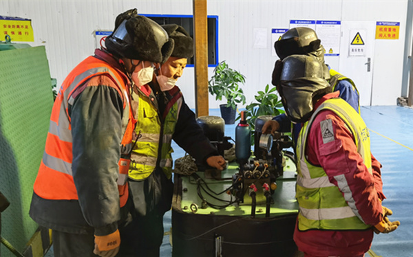 陜煤建設(shè)礦建三公司：緊急搶修！機電“土專家”上線！