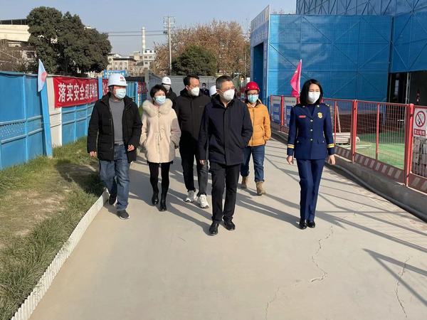 西安市新城區(qū)委常委、副區(qū)長楊珩蒞臨陜煤建設(shè)新城公司第二項目部檢查指導工作