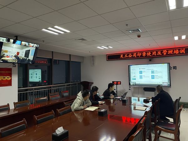 人人上講臺(tái)  個(gè)個(gè)當(dāng)“專(zhuān)家”