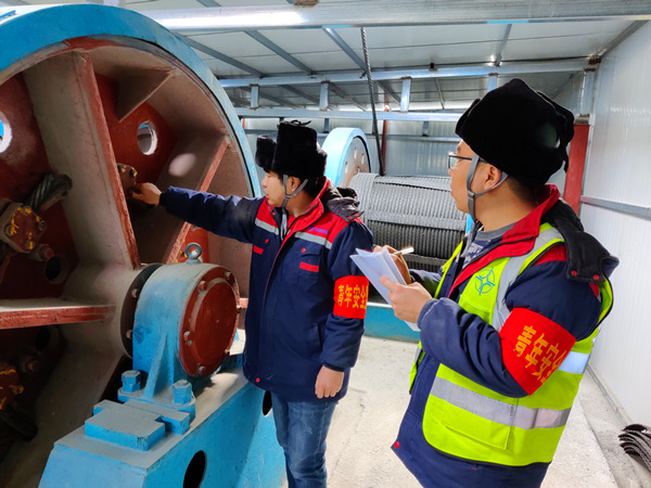 陜煤建設(shè)礦建三公司：隨手拍，看青安崗員另類“show”安全