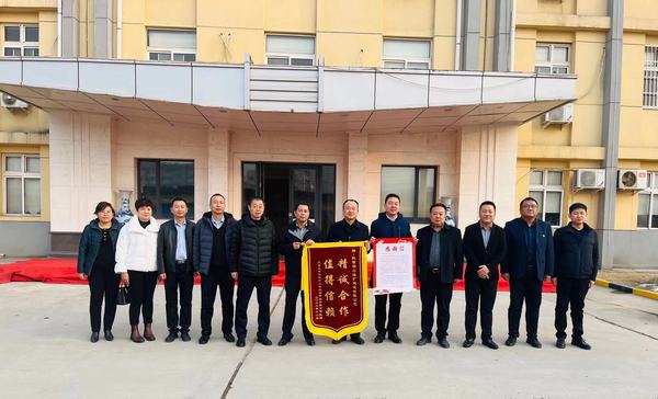 陜煤建設(shè)銅煤公司收到建設(shè)單位錦旗， 在建項目獲多方認(rèn)可