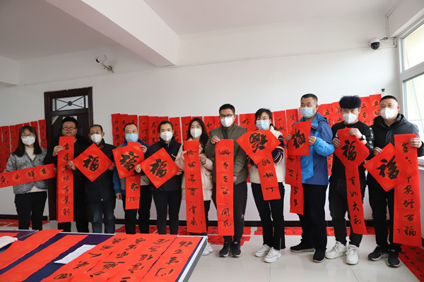 陜煤建設(shè)機(jī)電安裝公司開展“迎新納福”送春聯(lián)活動