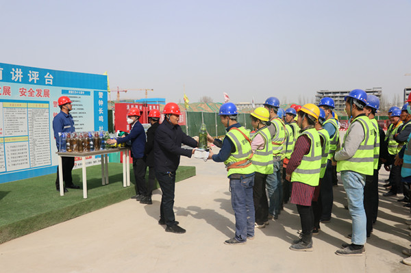 陜煤建設(shè)澄合分公司真情溫暖務工人員