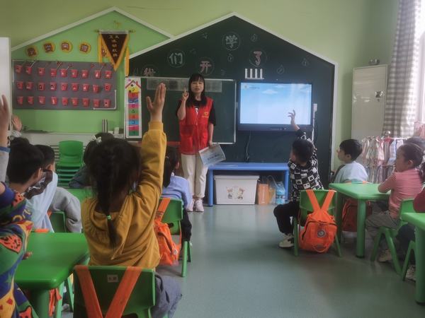 陜煤建設(shè)銅煤公司：文明活動進校園 點亮志愿新“食”尚