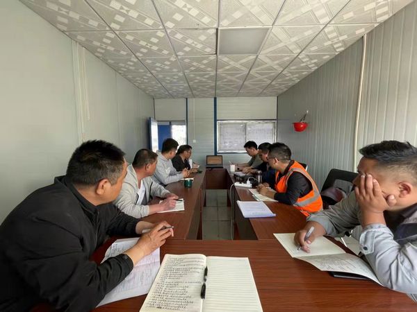 陜煤建設(shè)天工公司新疆第一項(xiàng)目部：工資有“薪”招，培訓(xùn)用“新”招，管理用“心”招納勞務(wù)派遣工