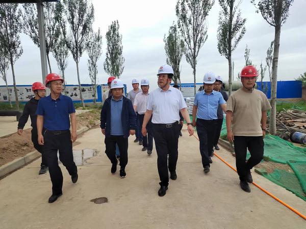 陜西彬長集團有限公司董事長、黨委書記白永明一行蒞臨陜煤建設路橋分公司彬長項目部檢查