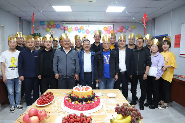 這場集體生日會,氛圍感滿滿！