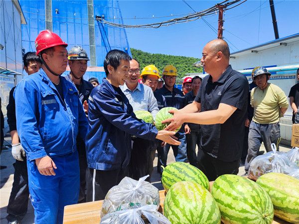 盛夏送清涼，致敬高溫下堅(jiān)守的陜煤建設(shè)者