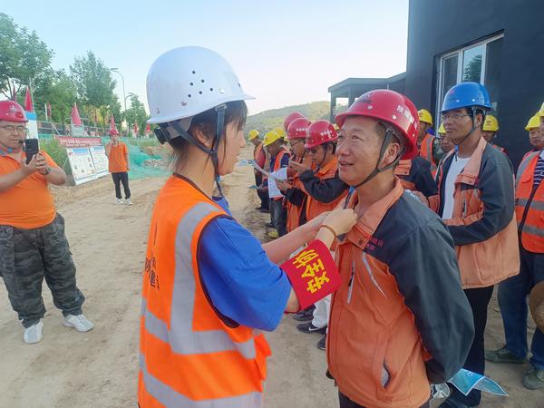 陜煤建設(shè)路橋分公司積極開展“6.16安全宣傳咨詢?nèi)铡被顒?dòng)