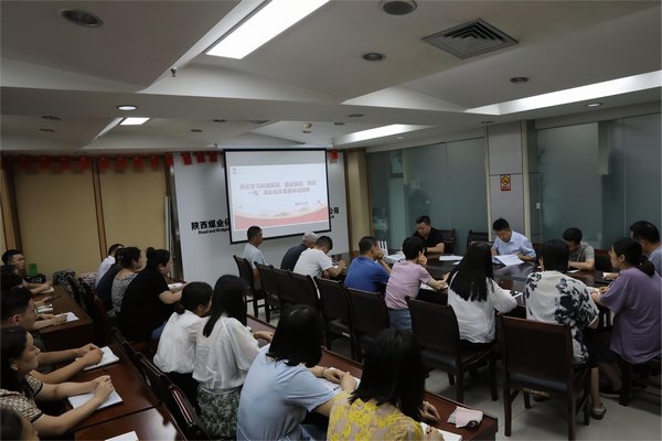 陜煤建設(shè)路橋分公司傳達學(xué)習(xí)陜煤集團、陜煤建設(shè)“兩優(yōu)一先”暨先進集體先進個人表彰會精神