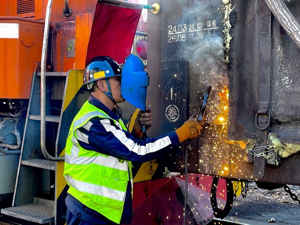 陜煤建設洗選煤運營公司檸條塔運營項目部： 酷戰(zhàn)三伏天  盛夏綻芳華