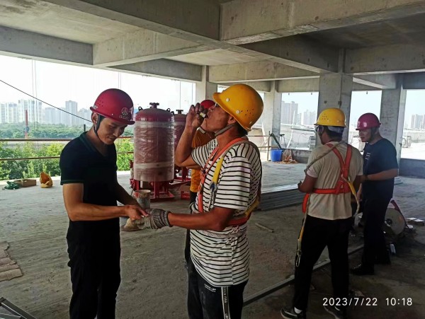 陜煤建設(shè)渭南分公司第一項目部：你戰(zhàn)高溫，我送清涼，這個夏天不服“暑”！