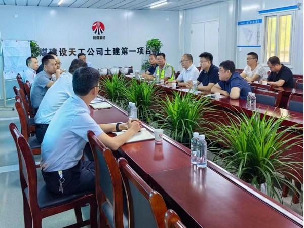 陜煤集團(tuán)助力鄉(xiāng)村振興辦公室主任徐國(guó)強(qiáng)一行深入漢陰實(shí)驗(yàn)中學(xué)項(xiàng)目調(diào)研指導(dǎo)工作