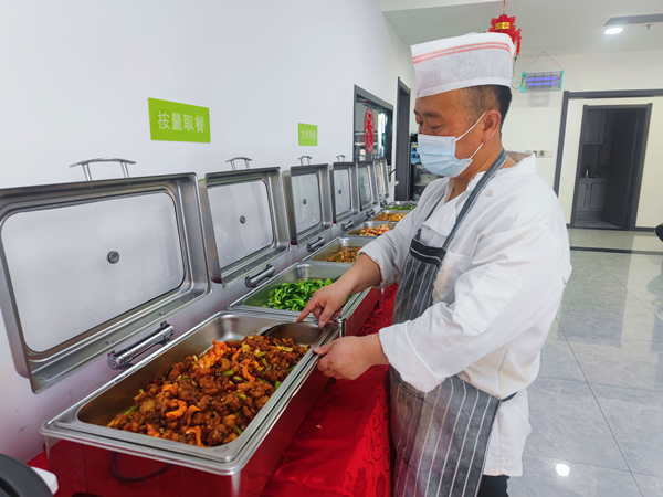 陜煤建設礦建三公司：走進職工食堂，品嘗?！笆睢泵朗?></div>
                                <div   id=