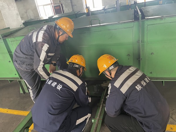 陜煤建設(shè)洗選煤運(yùn)營公司神渭首端運(yùn)營項(xiàng)目部： 精益求精抓細(xì)節(jié)，心明眼亮保生產(chǎn)