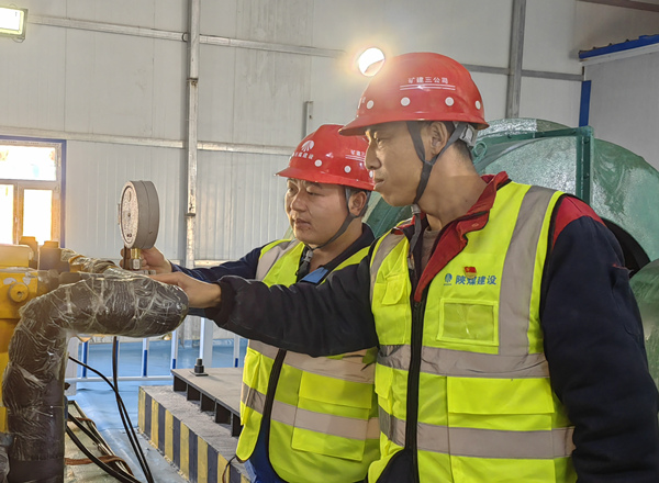 陜煤建設(shè)礦建三公司:“紅色引擎”點(diǎn)亮“安全綠燈”