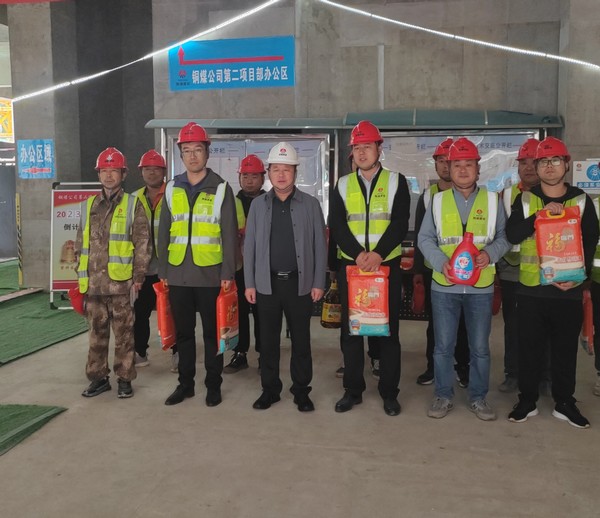 陜煤建設(shè)銅煤公司：基層慰問(wèn)顯真情 企業(yè)關(guān)懷暖人心