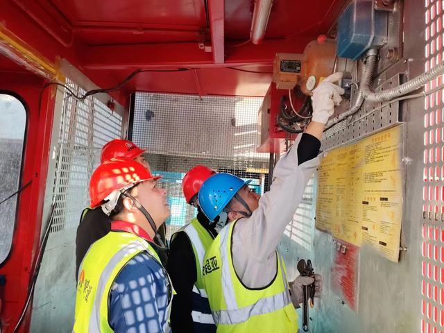 陜煤建設(shè)韓城分公司土建二項(xiàng)目部從“點(diǎn)線面”全面發(fā)力，推動(dòng)“百日安全”走深走實(shí)