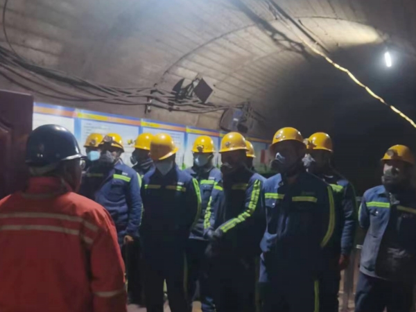 陜煤建設(shè)機電安裝公司提前1天完成罐籠防墜裝置安裝工程