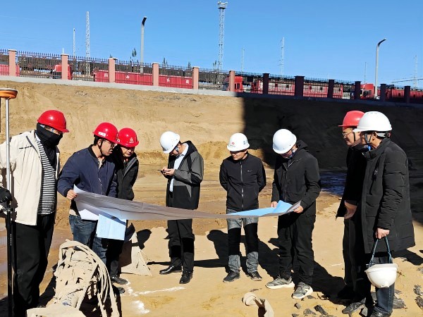 陜煤建設(shè)渭南分公司承建的小保當(dāng)選煤廠技術(shù)改造建設(shè)項(xiàng)目2號原煤倉樁基工程順利通過基坑驗(yàn)收