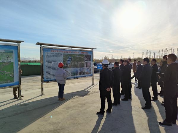 博州黨委副書(shū)記、湖北省援疆工作總指揮方向容蒞臨陜煤建設(shè)天工公司承建的伊寧市煤炭?jī)?chǔ)運(yùn)中心基地建設(shè)項(xiàng)目觀摩調(diào)研