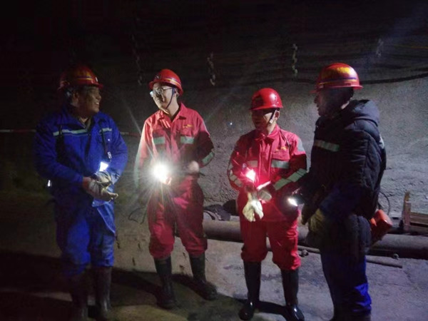 陜煤建設(shè)機電安裝公司黨政工春節(jié)深入一線檢查指導(dǎo)工作看望堅守崗位職工