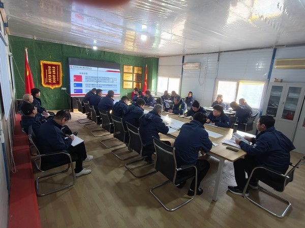 陜煤建設(shè)銅煤公司基層項目部：吹響“沖鋒號”擰緊“安全閥”