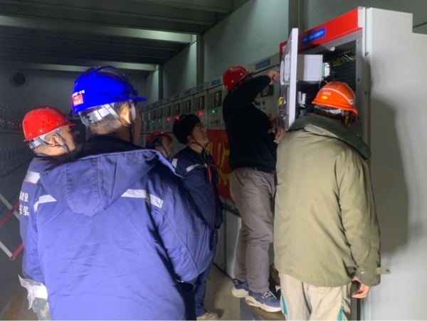 陜煤建設(shè)機電安裝公司提前9小時完成并柜工作