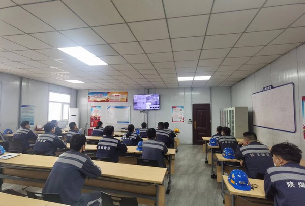 陜煤建設洗選煤運營公司紅柳林洗煤廠項目部： 吹響“交通”號角 呼吁安全駕行