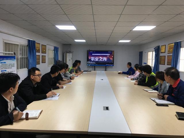 陜煤建設(shè)韓城分公司土建二項(xiàng)目部深入學(xué)習(xí)職業(yè)病防治法，共筑職業(yè)健康防護(hù)屏障