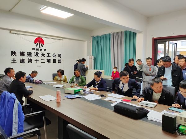 陜煤建設(shè)天工公司：落實實名制工資“芯”卡，讓農(nóng)民工心里更放“薪”