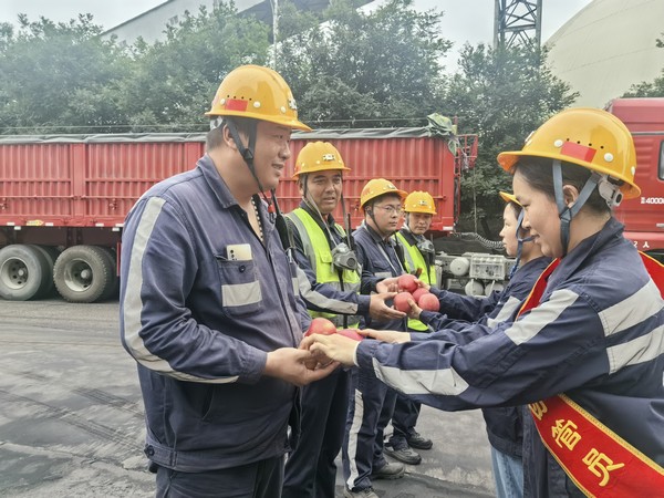 陜煤建設(shè)洗選煤運(yùn)營公司開展“溫馨父親節(jié)，協(xié)管囑安全”活動(dòng)