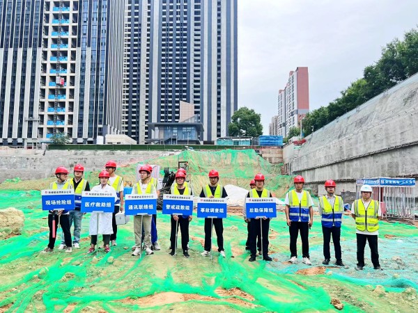 陜煤建設(shè)渭南分公司第十一項(xiàng)目部以練為戰(zhàn)扎實(shí)開(kāi)展高處墜落應(yīng)急救援演練