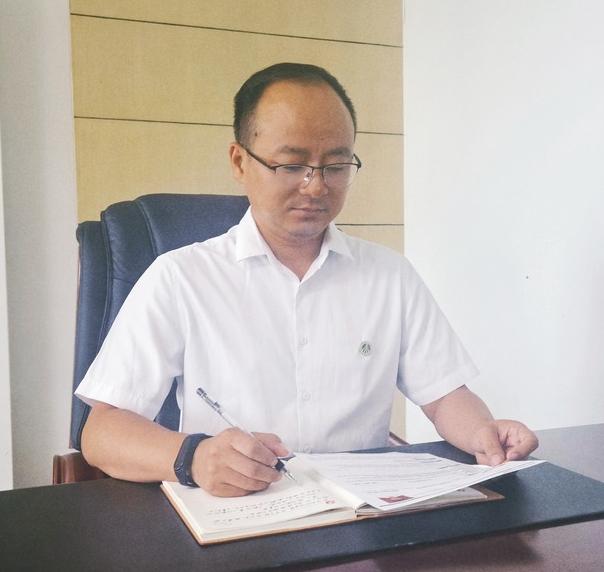 匠心書(shū)壯志，妙手繪華章