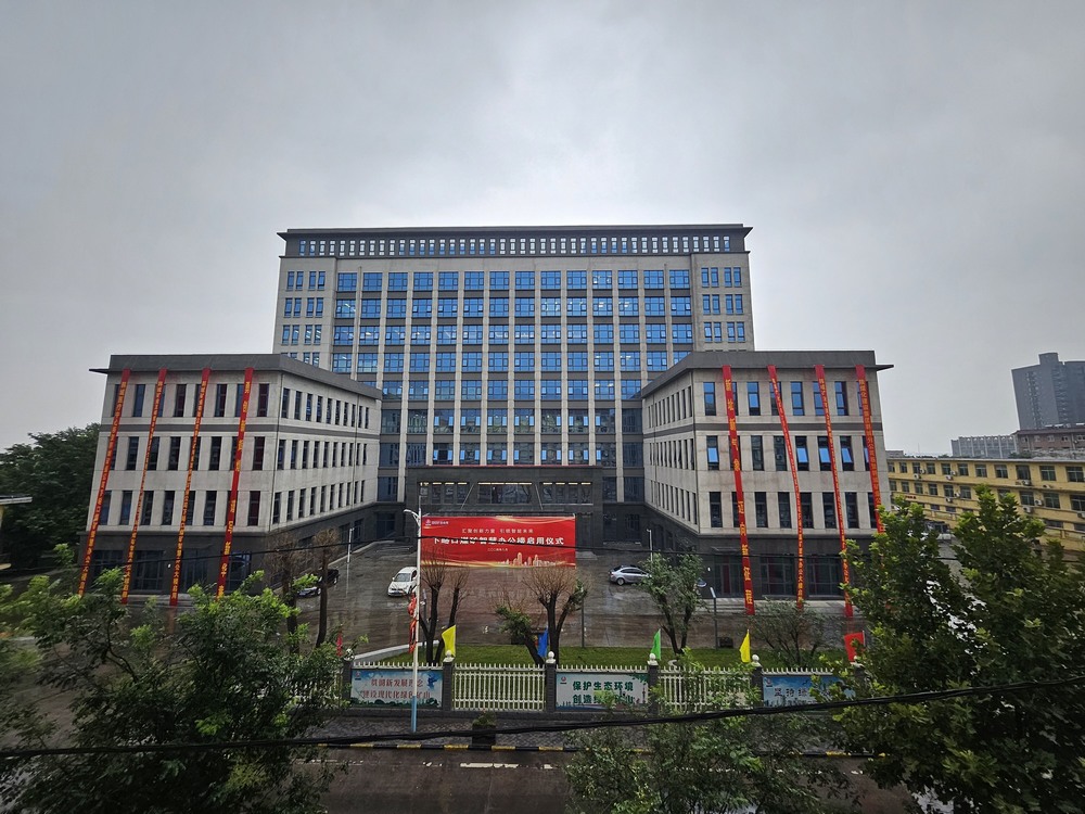 陜煤建設(shè)韓城分公司承建的下峪口煤礦調(diào)度指揮綜合辦公樓工程順利通過竣工驗收