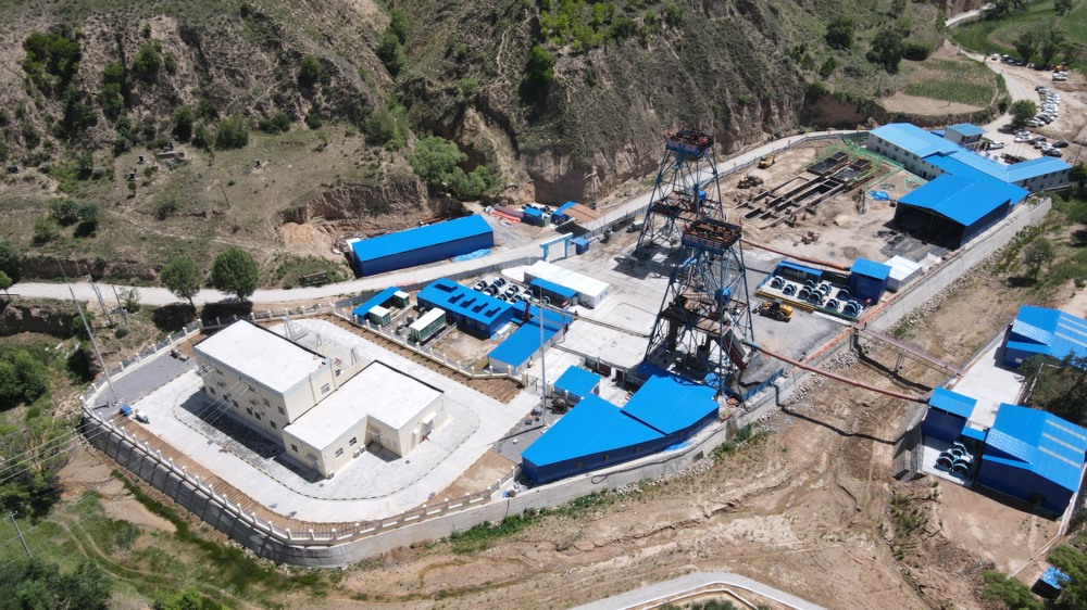 陜煤建設(shè)礦建三公司承建的華龍煤業(yè)貫屯煤礦西翼進(jìn)、回風(fēng)立井煤門(mén)順利完工