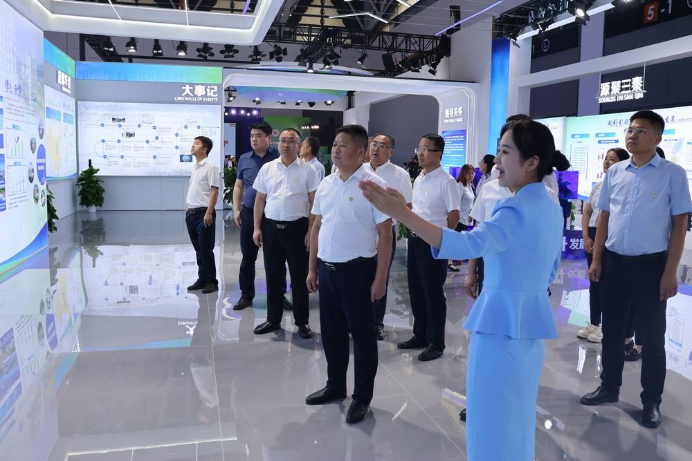 陜煤建設(shè)赴第八屆絲博會(huì)現(xiàn)場(chǎng)參觀學(xué)習(xí)