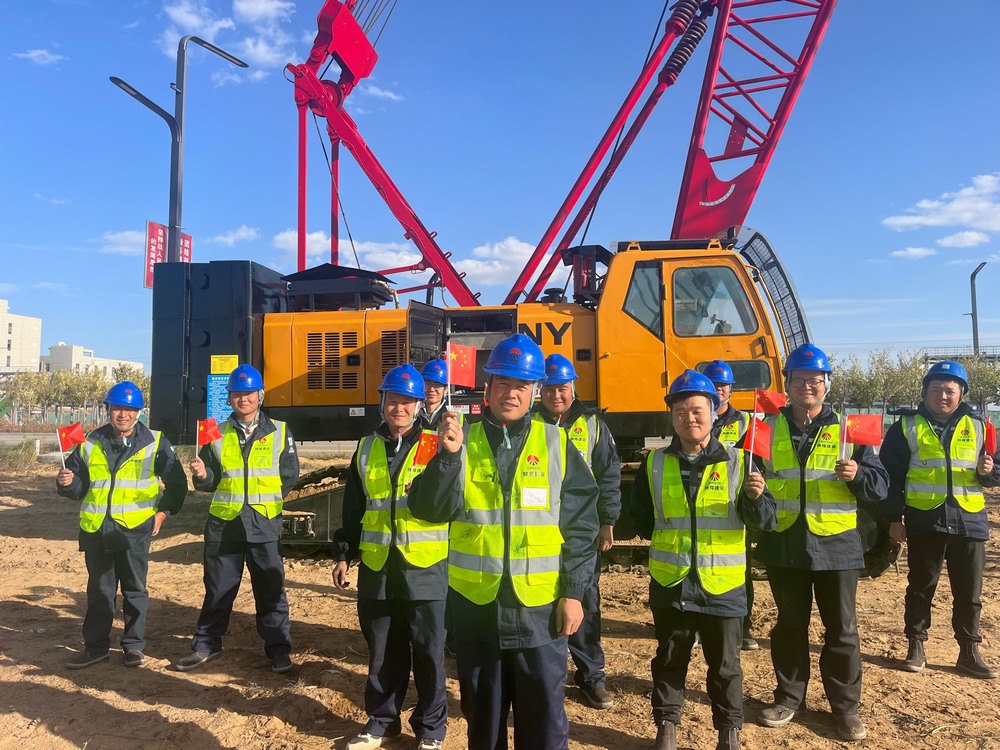 國慶時，建筑工地的夢想之筑