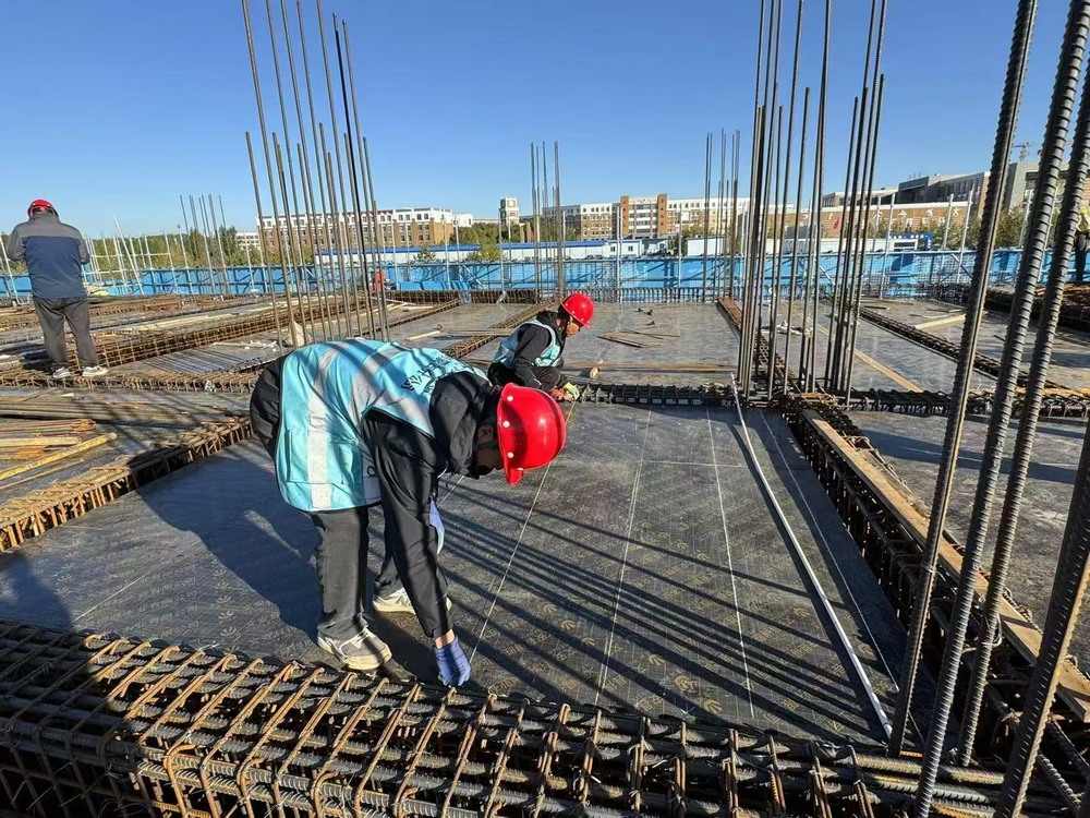 寒冬堅(jiān)守，工地上的最美身影