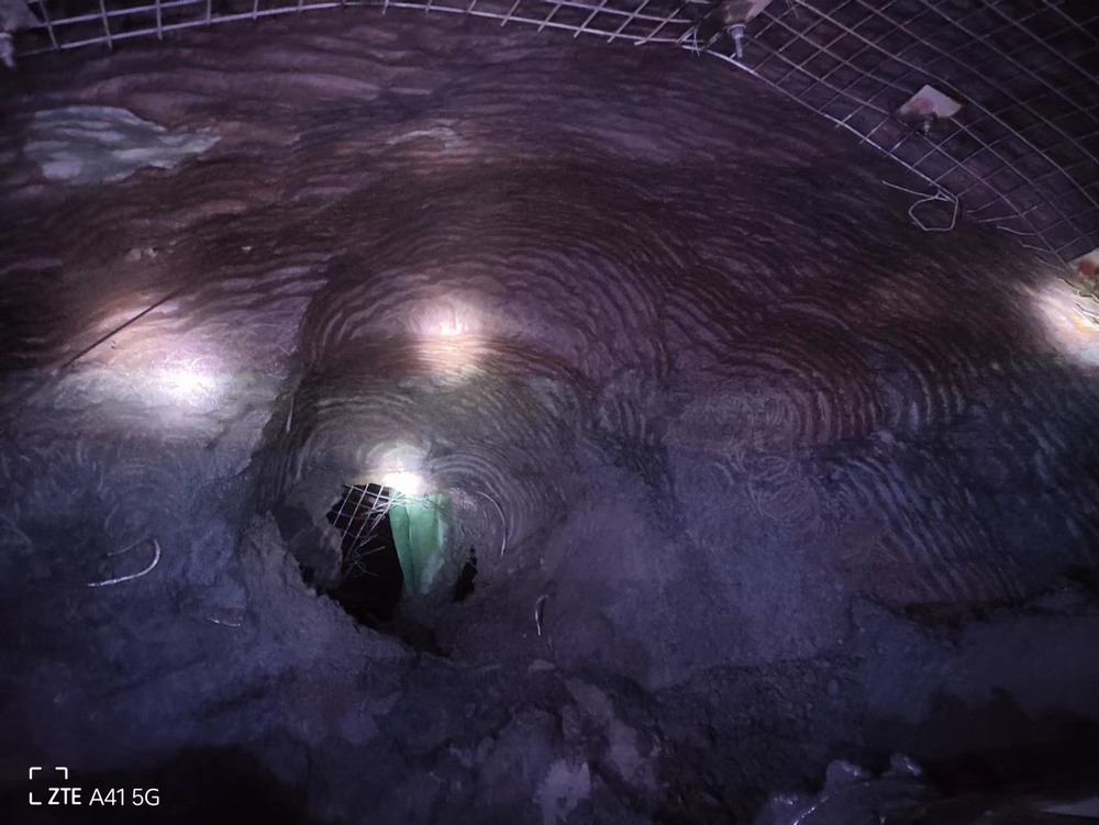 陜煤建設(shè)礦建二公司郭家灘項目部主副斜井聯(lián)絡(luò)巷順利貫通