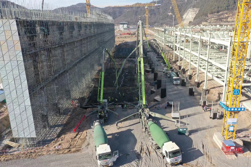 陜煤建設(shè)黃陵電廠項目部：三臺汽車泵，25小時，2830立方米混凝土順利完成澆筑