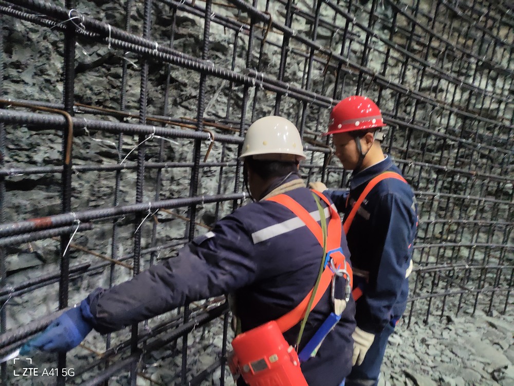 喜報(bào)！陜煤建設(shè)礦建二公司施工的曹家灘煤礦副立井井筒大斷面壁座施工驗(yàn)收完畢