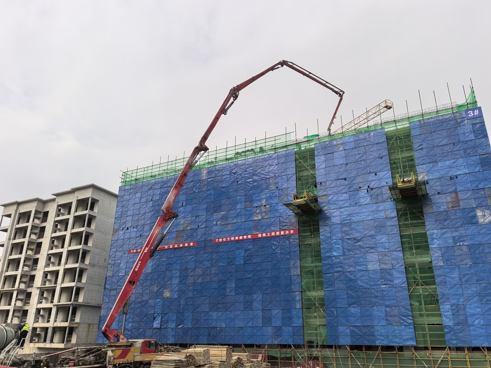 實力彰顯！陜煤建設天工公司承建的大秦·山水逸境項目全部工程主體結(jié)構(gòu)順利封頂