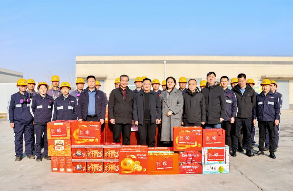 陜煤建設(shè)領(lǐng)導(dǎo)看望慰問春節(jié)期間堅(jiān)守崗位的干部職工