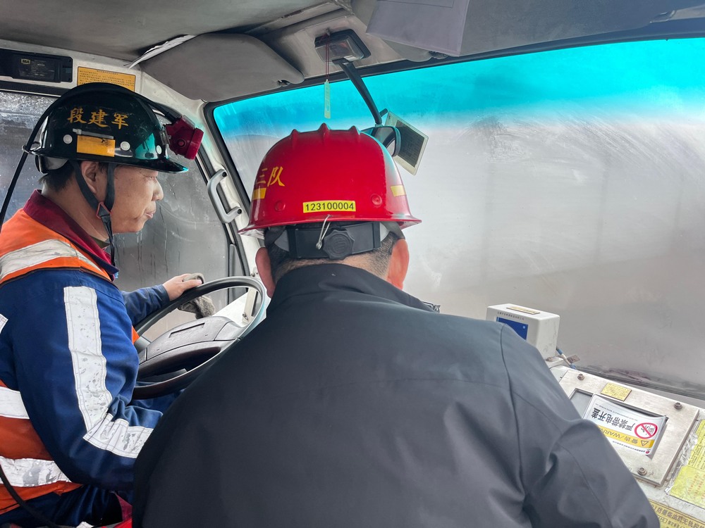 陜煤建設機電安裝公司檸條塔項目部：把好輔助運輸“方向盤” 開啟煤礦安全生產(chǎn)新篇章