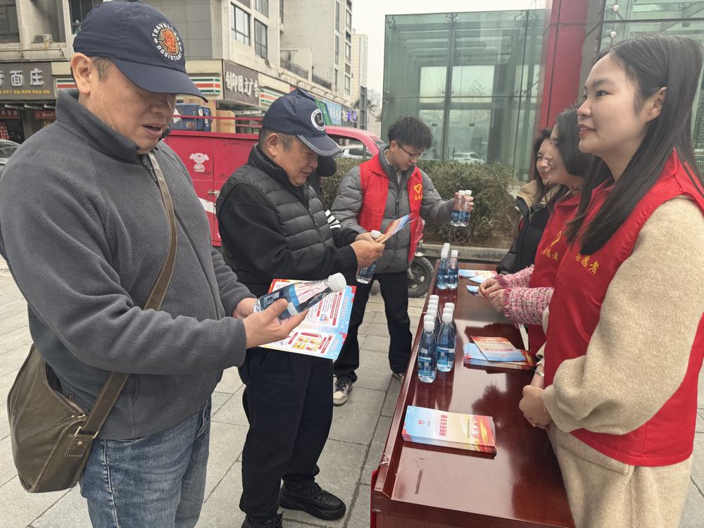 陜煤建設(shè)綠宇公司：弘揚(yáng)雷鋒精神 彰顯國(guó)企擔(dān)當(dāng)