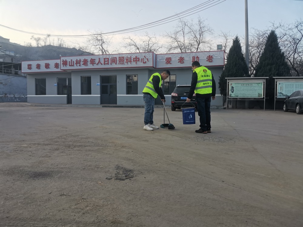 陜煤建設(shè)路橋分公司：學(xué)雷鋒，三月春“鋒”暖人心