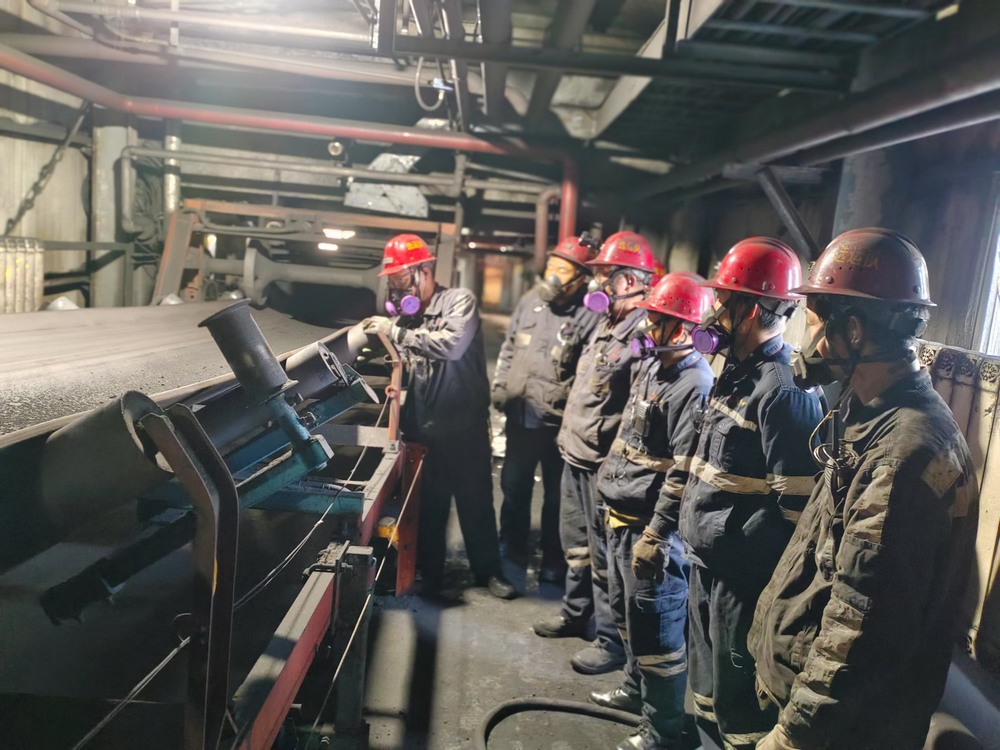 陜煤建設(shè)洗選煤運(yùn)營(yíng)公司澄合山陽(yáng)運(yùn)營(yíng)項(xiàng)目部：擰緊班組“安全閥”，奏響生產(chǎn)“交響曲”