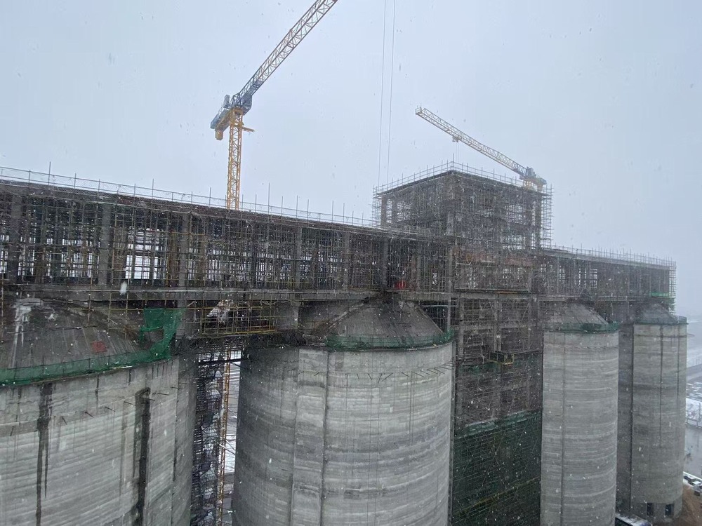 陜煤建設(shè)第二直屬項(xiàng)目部：43.8米高空鏖戰(zhàn)，攻克原煤倉(cāng)施工“硬骨頭”