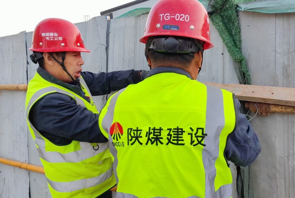 北極塬上筑堡壘，抗風(fēng)護(hù)安顯擔(dān)當(dāng)